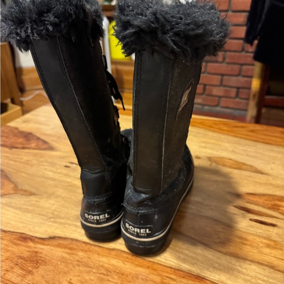 Sorel Black Winter Boots with Fur Trim used once size 10 in like new condition - Picture 5 of 11